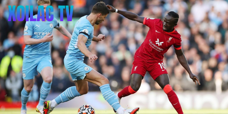 So sánh sự khác biệt giữa tiền đạo cắm và False 9